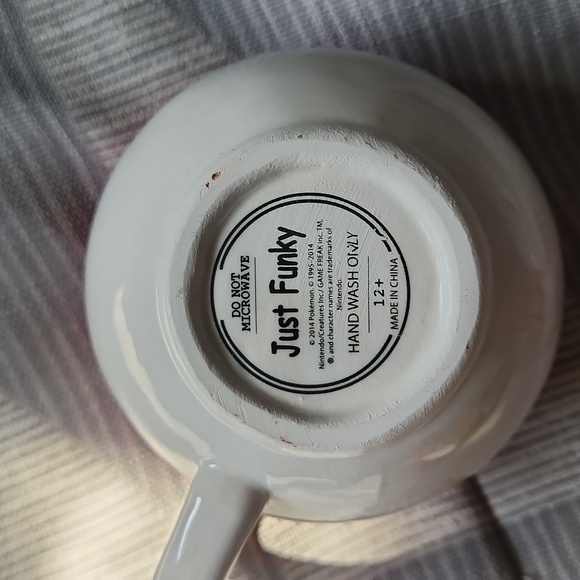 Poké Ball mug - Picture 3 of 5